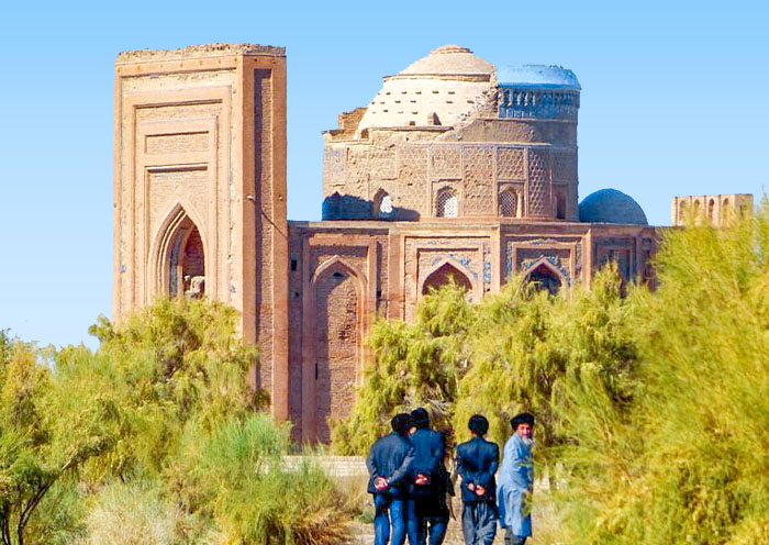 土庫曼斯坦絲綢之路五日遊: 阿什哈巴特+馬雷+地獄之門+庫尼亞+烏爾根